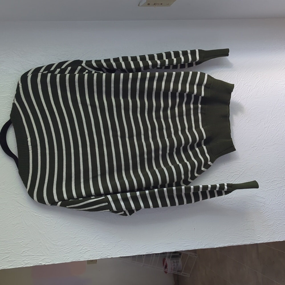 Sweater - Picture 4 of 4